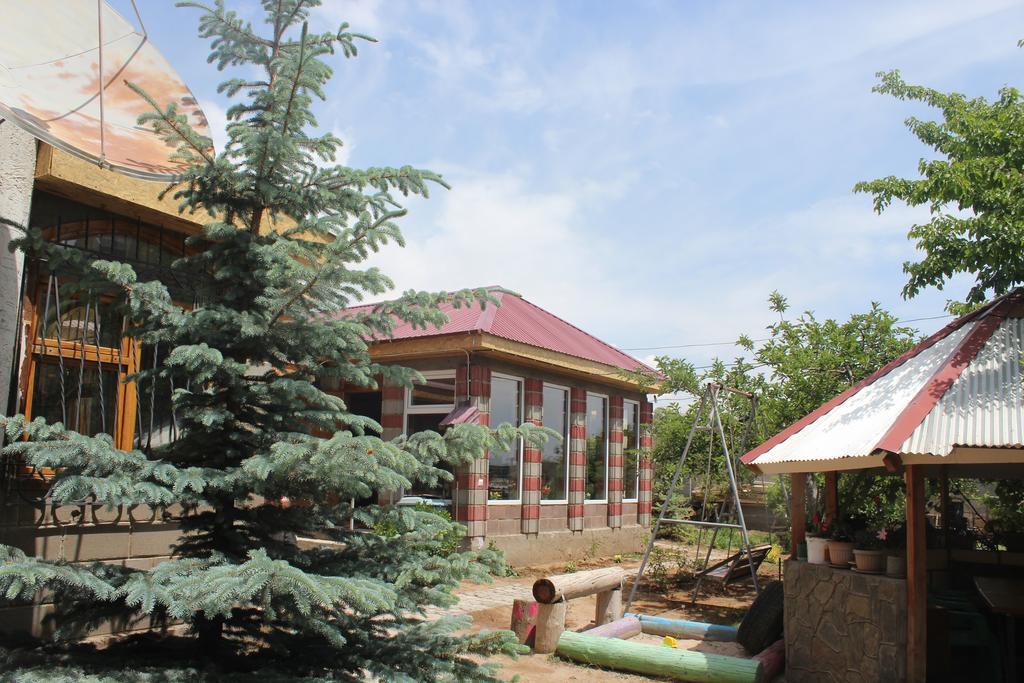 Guest House Visit Cholpon-Ata Esterno foto